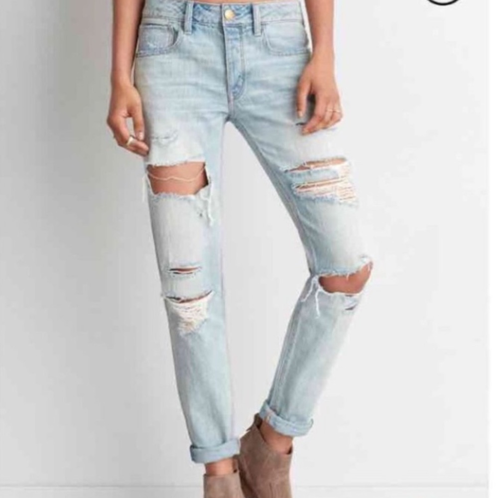 American Eagle Light Wash Distressed Tomgirl Jeans